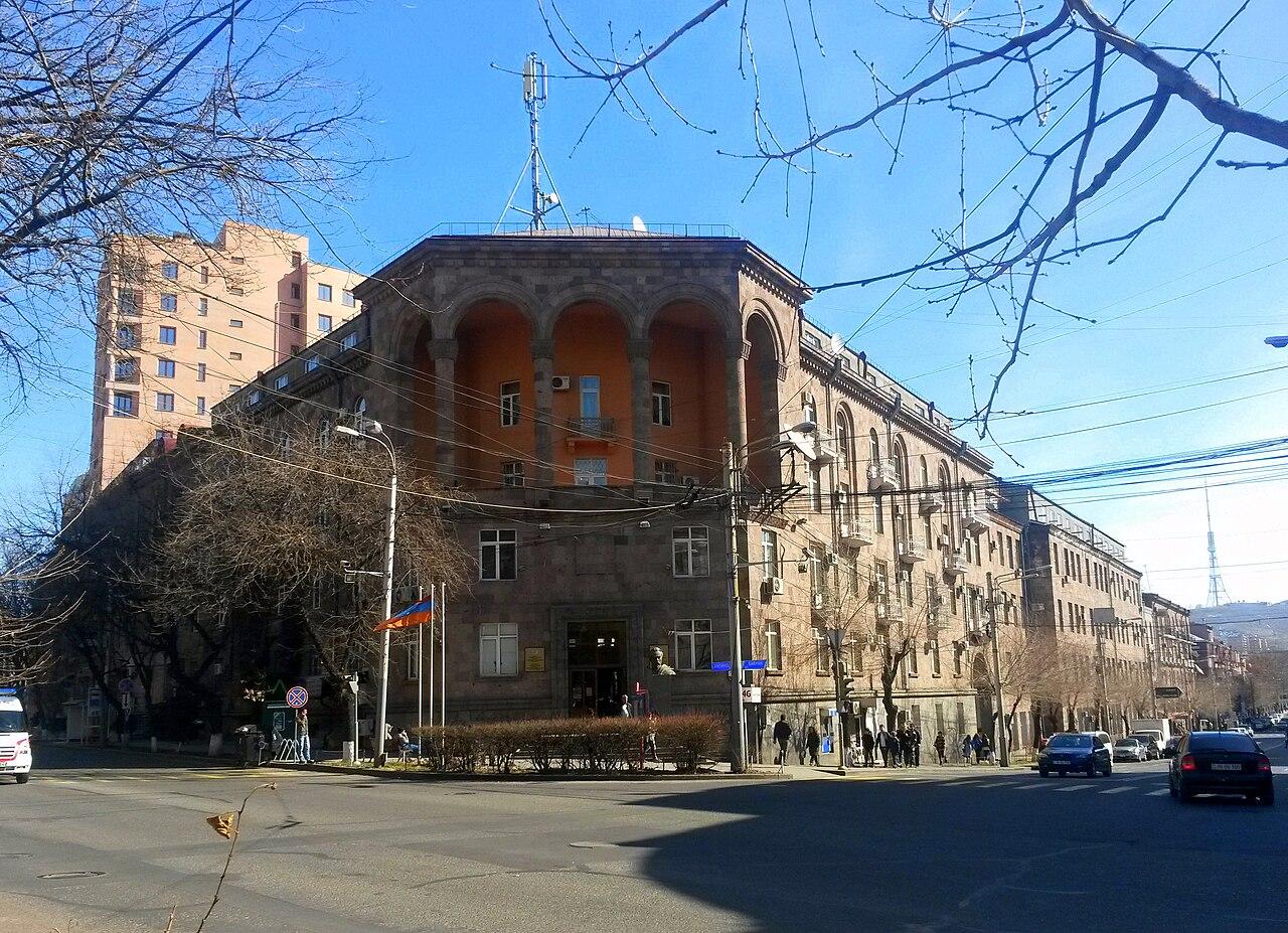 دانشگاه دانشگاه دولتی بروسوف (زبانها و علوم اجتماعی) در شهر ایروان کشور ارمنستان — پردیس اصلی و فضای دانشگاه
